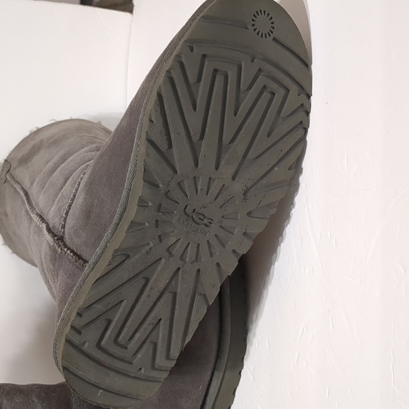 UGG BAILEY BUTTON TRIPLET II GREY Leather BOOTS women size 8 - Picture 3 of 13
